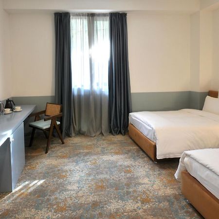 Castor & Pollux Hotel Tbilissi Extérieur photo