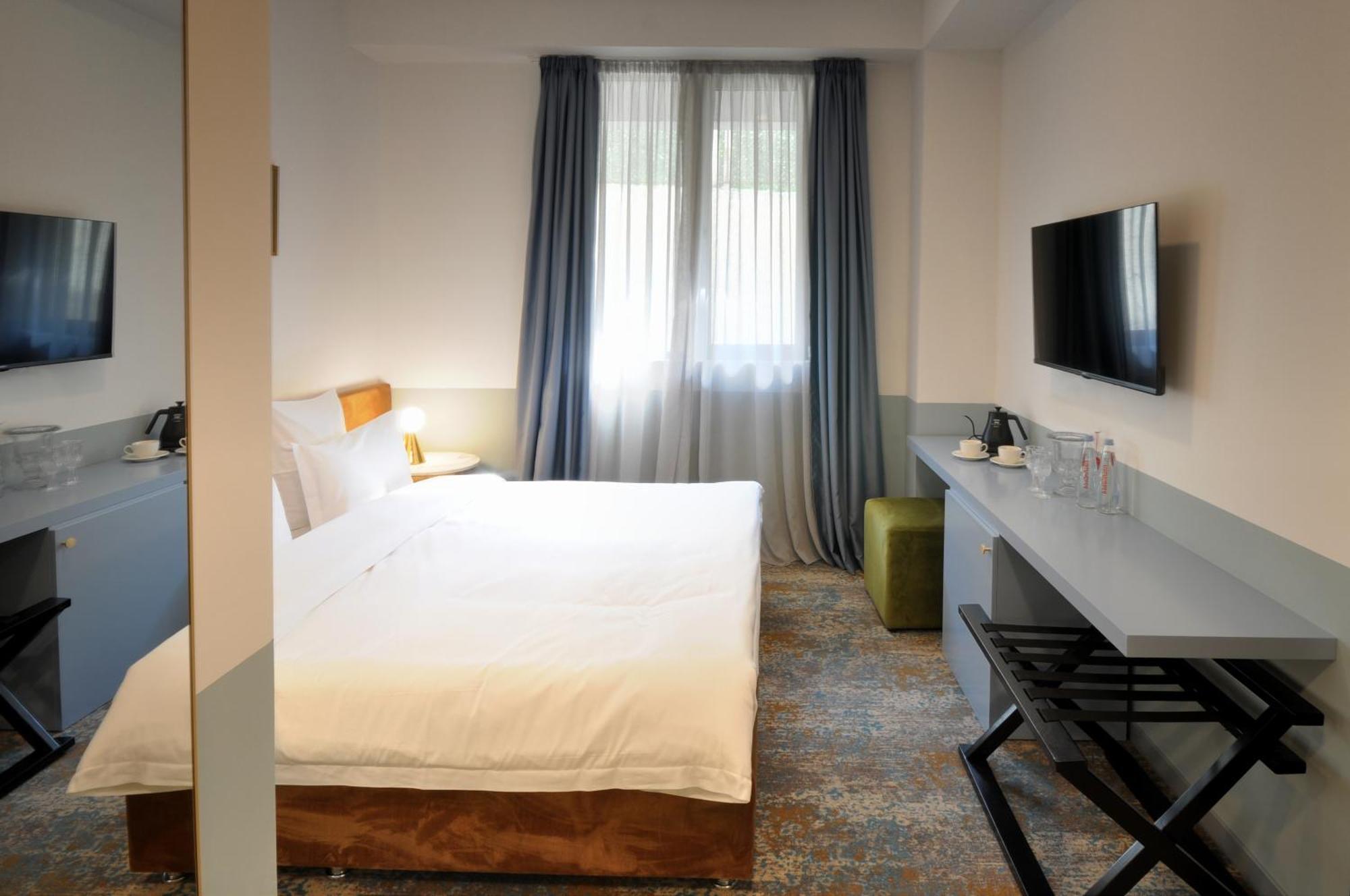 Castor & Pollux Hotel Tbilissi Extérieur photo