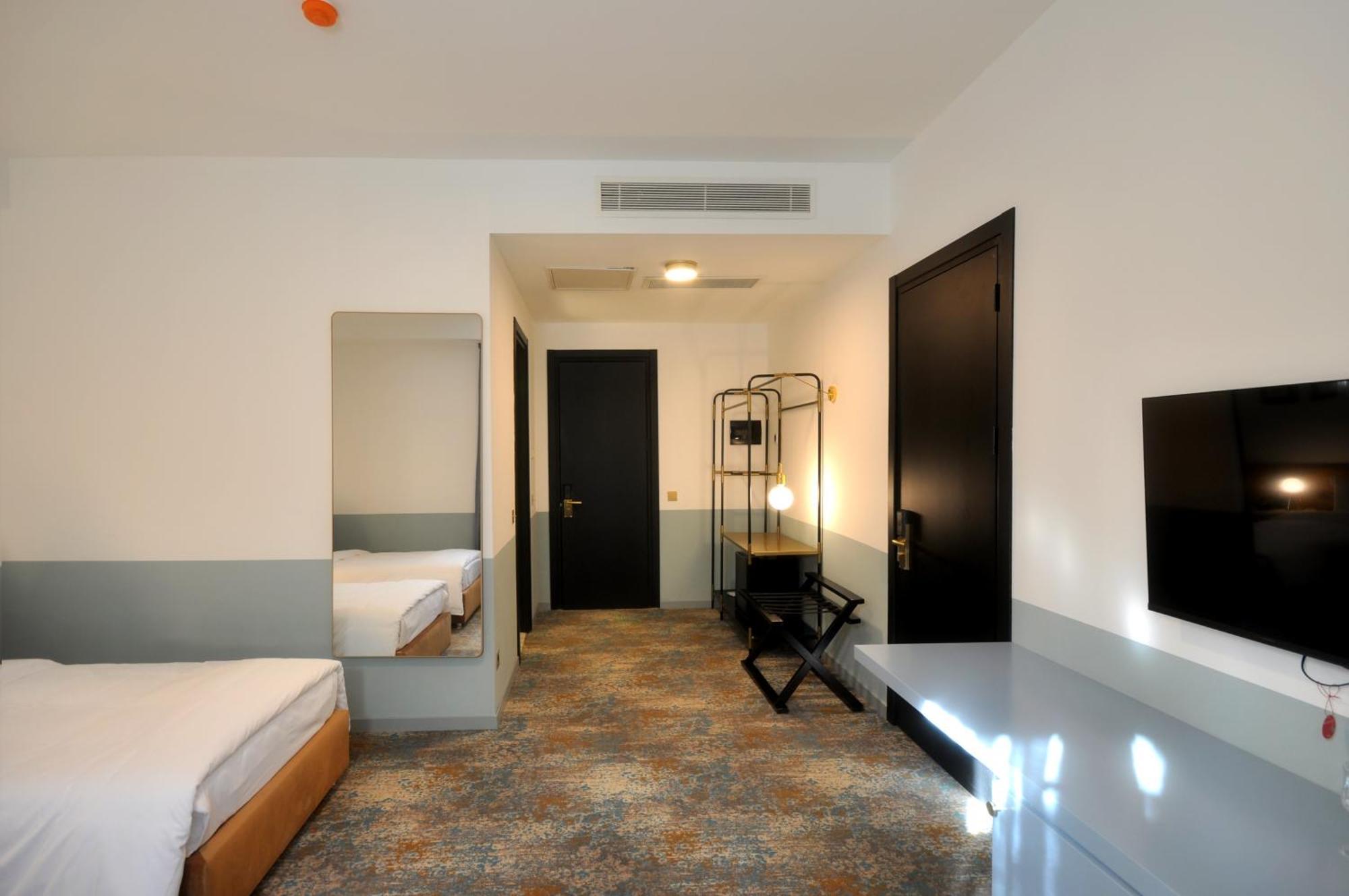 Castor & Pollux Hotel Tbilissi Extérieur photo