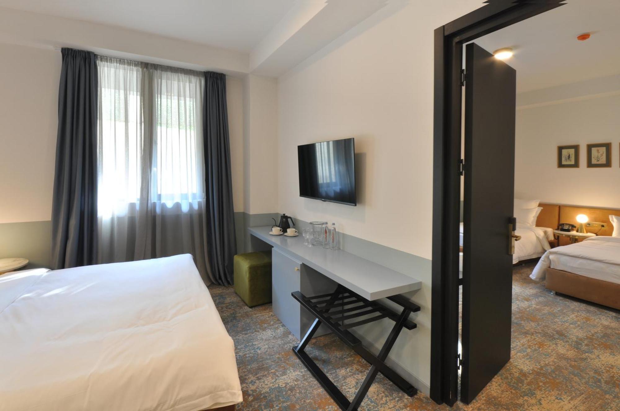 Castor & Pollux Hotel Tbilissi Extérieur photo