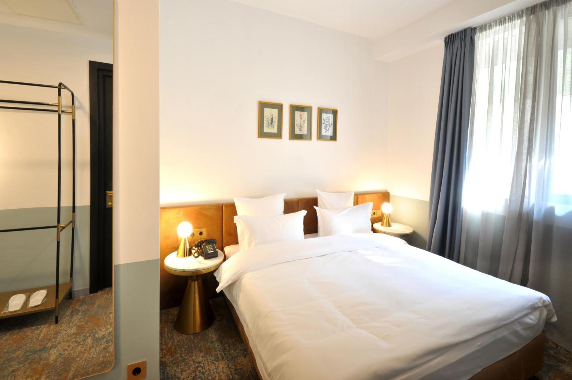 Castor & Pollux Hotel Tbilissi Extérieur photo